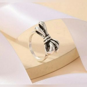 💥4/$10  Antique Inspired Silver Bow Ring, NWT